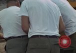 Immagine di Pulire la zona Il Vietnam, 1965, secondo 30 filmato di repertorio 65675045226