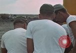 Immagine di Pulire la zona Il Vietnam, 1965, secondo 31 filmato di repertorio 65675045226