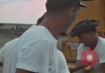 Immagine di Pulire la zona Il Vietnam, 1965, secondo 34 filmato di repertorio 65675045226