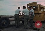 Immagine di Pulire la zona Il Vietnam, 1965, secondo 43 filmato di repertorio 65675045226