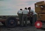 Immagine di Pulire la zona Il Vietnam, 1965, secondo 47 filmato di repertorio 65675045226