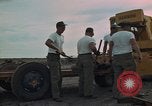 Immagine di Pulire la zona Il Vietnam, 1965, secondo 50 filmato di repertorio 65675045226