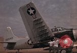Image des aéronefs des États-Unis A-1E Vietnam, 1965, de la seconde 21 séquences d'archives historiques vidéo 65675045231