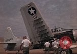 Image des aéronefs des États-Unis A-1E Vietnam, 1965, de la seconde 24 séquences d'archives historiques vidéo 65675045231