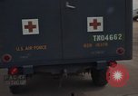 Standbild der US Air Force Krankenwagen Vietnam, 1965, aus Sekunde 26 historischem Filmmaterial Videoclip 65675045236