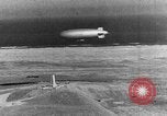 Standbild Wright Brothers Kitty Hawk North Carolina USA, 1934, aus Sekunde 19 historischem Filmmaterial Videoclip 65675045243