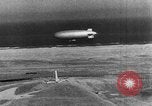 Standbild Wright Brothers Kitty Hawk North Carolina USA, 1934, aus Sekunde 20 historischem Filmmaterial Videoclip 65675045243