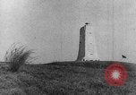 Standbild Wright Brothers Kitty Hawk North Carolina USA, 1934, aus Sekunde 37 historischem Filmmaterial Videoclip 65675045243