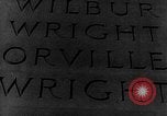 Standbild Wright Brothers Kitty Hawk North Carolina USA, 1934, aus Sekunde 43 historischem Filmmaterial Videoclip 65675045243
