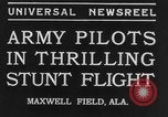 Standbild Army Air Corps Piloten wissen wie Männer auf einem fliegenden Trapez Alabama United States USA, 1934, aus Sekunde 3 historischem Filmmaterial Videoclip 65675045244