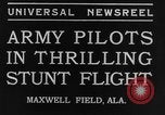 Standbild Army Air Corps Piloten wissen wie Männer auf einem fliegenden Trapez Alabama United States USA, 1934, aus Sekunde 5 historischem Filmmaterial Videoclip 65675045244