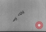 Standbild Army Air Corps Piloten wissen wie Männer auf einem fliegenden Trapez Alabama United States USA, 1934, aus Sekunde 22 historischem Filmmaterial Videoclip 65675045244