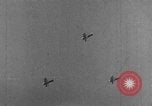 Standbild Army Air Corps Piloten wissen wie Männer auf einem fliegenden Trapez Alabama United States USA, 1934, aus Sekunde 33 historischem Filmmaterial Videoclip 65675045244