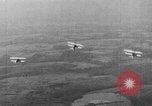 Standbild Army Air Corps Piloten wissen wie Männer auf einem fliegenden Trapez Alabama United States USA, 1934, aus Sekunde 34 historischem Filmmaterial Videoclip 65675045244