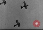Standbild Army Air Corps Piloten wissen wie Männer auf einem fliegenden Trapez Alabama United States USA, 1934, aus Sekunde 38 historischem Filmmaterial Videoclip 65675045244