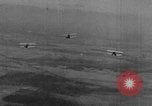 Standbild Army Air Corps Piloten wissen wie Männer auf einem fliegenden Trapez Alabama United States USA, 1934, aus Sekunde 41 historischem Filmmaterial Videoclip 65675045244