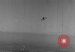 Standbild Army Air Corps Piloten wissen wie Männer auf einem fliegenden Trapez Alabama United States USA, 1934, aus Sekunde 44 historischem Filmmaterial Videoclip 65675045244