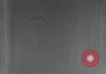 Standbild Army Air Corps Piloten wissen wie Männer auf einem fliegenden Trapez Alabama United States USA, 1934, aus Sekunde 50 historischem Filmmaterial Videoclip 65675045244