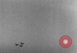 Standbild Army Air Corps Piloten wissen wie Männer auf einem fliegenden Trapez Alabama United States USA, 1934, aus Sekunde 54 historischem Filmmaterial Videoclip 65675045244