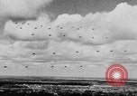 Standbild strafing Praxis Chapman Field Florida USA, 1934, aus Sekunde 17 historischem Filmmaterial Videoclip 65675045248