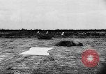 Standbild strafing Praxis Chapman Field Florida USA, 1934, aus Sekunde 37 historischem Filmmaterial Videoclip 65675045248