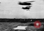 Standbild strafing Praxis Chapman Field Florida USA, 1934, aus Sekunde 40 historischem Filmmaterial Videoclip 65675045248