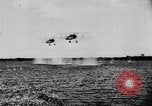 Standbild strafing Praxis Chapman Field Florida USA, 1934, aus Sekunde 55 historischem Filmmaterial Videoclip 65675045248