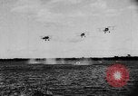 Standbild strafing Praxis Chapman Field Florida USA, 1934, aus Sekunde 56 historischem Filmmaterial Videoclip 65675045248