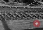Immagine di C-47 piani di traino e Allied alianti durante l invasione della Normandia Francia, 1944, secondo 4 filmato di repertorio 65675045255