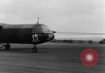 Immagine di C-47 piani di traino e Allied alianti durante l invasione della Normandia Francia, 1944, secondo 21 filmato di repertorio 65675045255