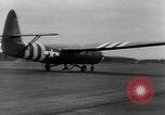Immagine di C-47 piani di traino e Allied alianti durante l invasione della Normandia Francia, 1944, secondo 24 filmato di repertorio 65675045255