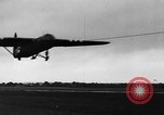 Immagine di C-47 piani di traino e Allied alianti durante l invasione della Normandia Francia, 1944, secondo 28 filmato di repertorio 65675045255
