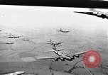 Immagine di Boeing B-17 Flying Fortress Europa, 1942, secondo 10 filmato di repertorio 65675045269