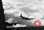 Immagine di Boeing B-17 Flying Fortress Europa, 1942, secondo 24 filmato di repertorio 65675045269