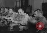 Immagine di Riunione della commissione Manila Filippine, 1945, secondo 46 filmato di repertorio 65675045299