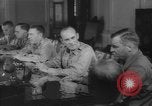 Immagine di Riunione della commissione Manila Filippine, 1945, secondo 47 filmato di repertorio 65675045299