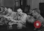 Immagine di Riunione della commissione Manila Filippine, 1945, secondo 49 filmato di repertorio 65675045299