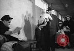 Immagine di Rifugiati fuggono dalla Germania est alla Germania Ovest Germania, 1953, secondo 8 filmato di repertorio 65675045314