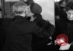 Immagine di Rifugiati fuggono dalla Germania est alla Germania Ovest Germania, 1953, secondo 13 filmato di repertorio 65675045314