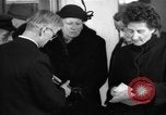 Immagine di Rifugiati fuggono dalla Germania est alla Germania Ovest Germania, 1953, secondo 19 filmato di repertorio 65675045314