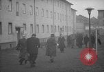 Immagine di Rifugiati fuggono dalla Germania est alla Germania Ovest Germania, 1953, secondo 32 filmato di repertorio 65675045314