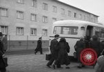 Immagine di Rifugiati fuggono dalla Germania est alla Germania Ovest Germania, 1953, secondo 38 filmato di repertorio 65675045314
