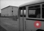 Immagine di Rifugiati fuggono dalla Germania est alla Germania Ovest Germania, 1953, secondo 44 filmato di repertorio 65675045314