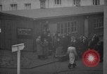 Immagine di Rifugiati fuggono dalla Germania est alla Germania Ovest Germania, 1953, secondo 47 filmato di repertorio 65675045314
