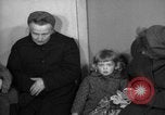 Immagine di I rifugiati tedeschi Germania, 1953, secondo 24 filmato di repertorio 65675045315
