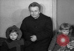 Immagine di I rifugiati tedeschi Germania, 1953, secondo 27 filmato di repertorio 65675045315
