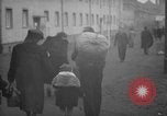Immagine di I rifugiati tedeschi Germania, 1953, secondo 36 filmato di repertorio 65675045315