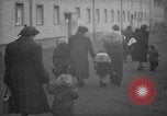 Immagine di I rifugiati tedeschi Germania, 1953, secondo 43 filmato di repertorio 65675045315