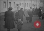 Immagine di I rifugiati tedeschi Germania, 1953, secondo 44 filmato di repertorio 65675045315