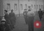 Immagine di I rifugiati tedeschi Germania, 1953, secondo 50 filmato di repertorio 65675045315